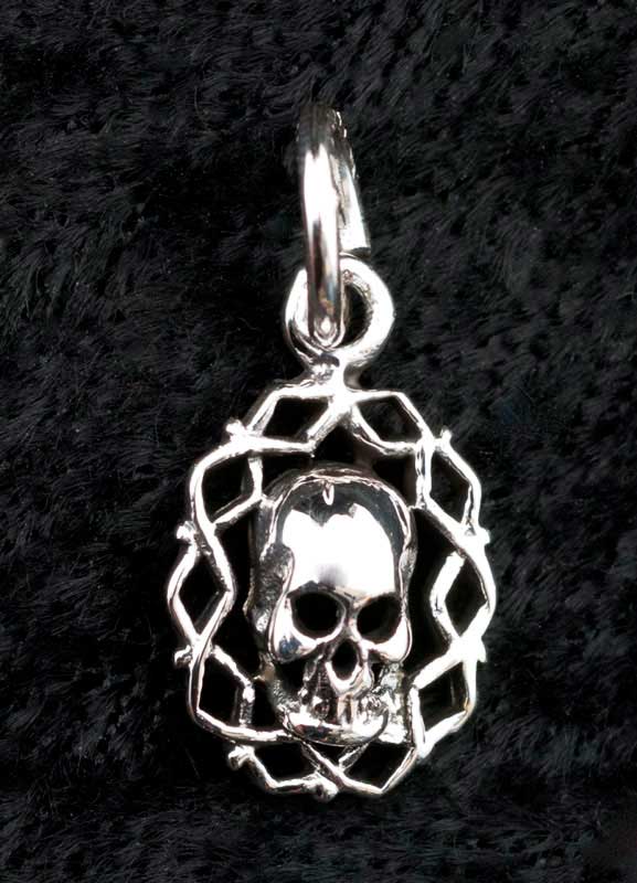 Pendentif tête de mort en argent massif 925 – Bijou ésotérique artisanal