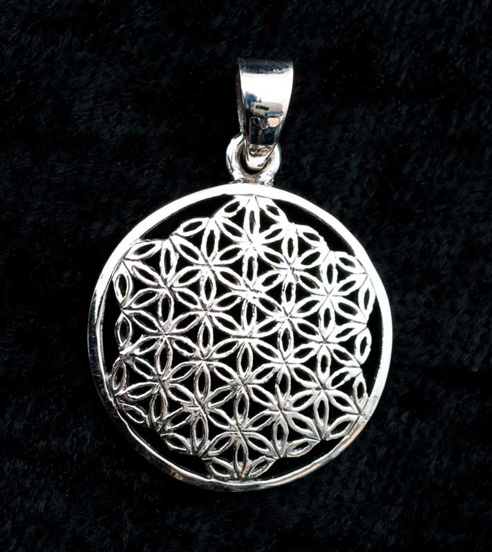 Pendentif mandala Sri Yantra en argent massif 925 – Géométrie sacrée artisanale