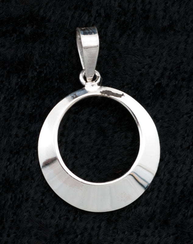 Pendentif ethnique Torque en argent massif 925 – Artisanat thaïlandais