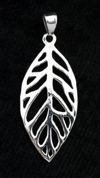 Pendentif feuille d’Yggdrasil celtique en argent 925 – Symbole de connexion et de renouveau - Arbre de Vie