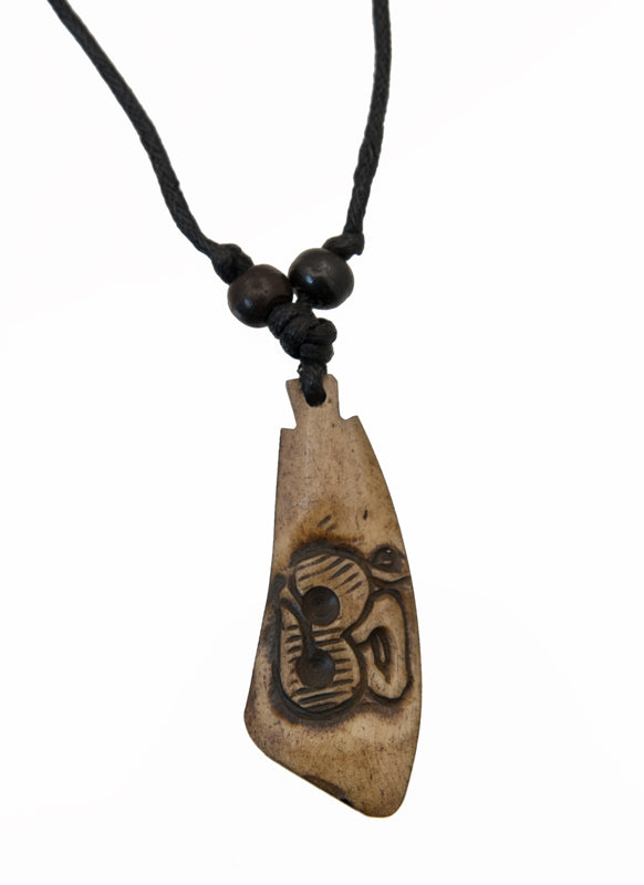 Collier Pendentif Équitable Tibétain OM Hindou en Corne de Yak