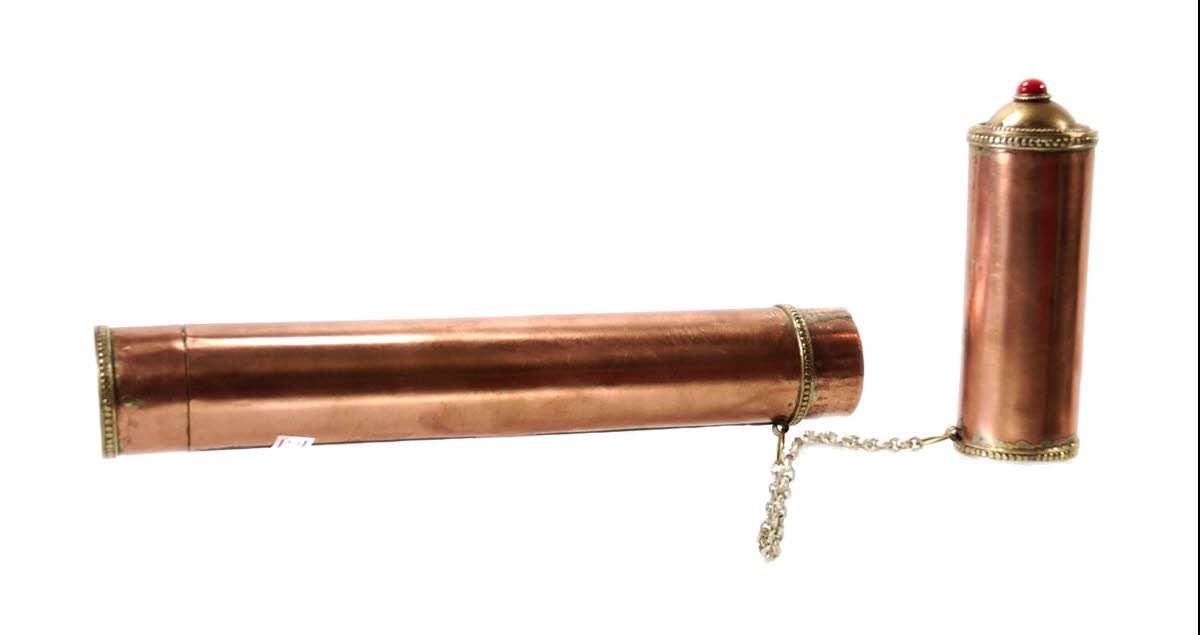 Étui à encens tibétain en cuivre et laiton – porte-manuscrit artisanal du Népal