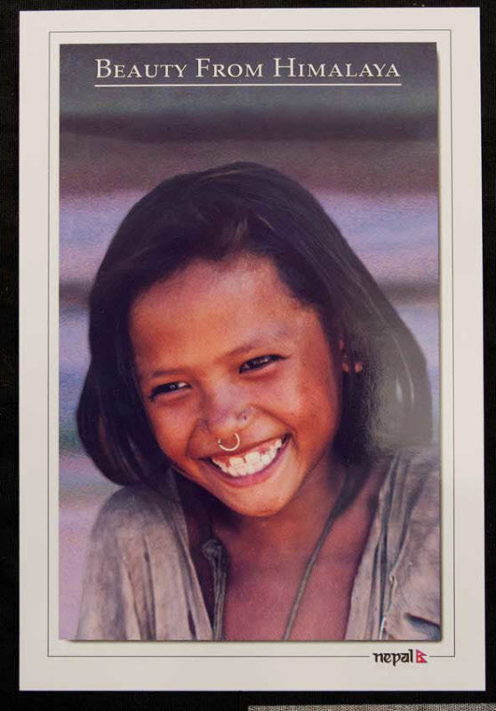 Carte Postale Enfant de l’Himalaya – Portrait du Népal