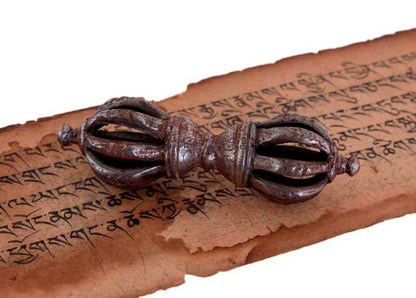 Ancien Dorje Vajra Tibétain À 9 Branches En Fer – Objet Rituel Bouddhiste