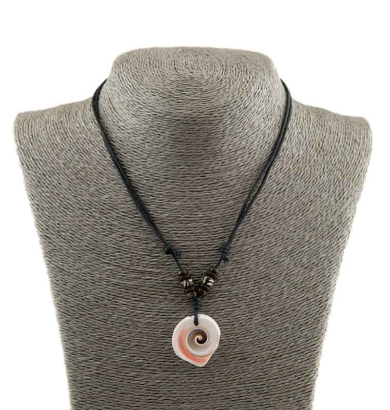 Collier Œil de Sainte Lucie en coquillage – Bijou ethnique artisanal