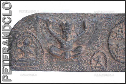 Stèle Népalaise de Garuda – Sculpture Traditionnelle en Bois