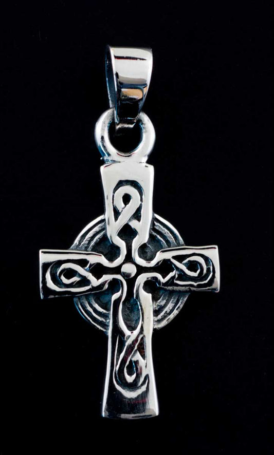 Pendentif croix celtique en argent 925 – Bijou ethnique artisanal symbole ancestral