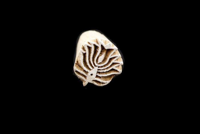 Tampon Encreur En Bois Sculpté – Motif Fleur Mandala