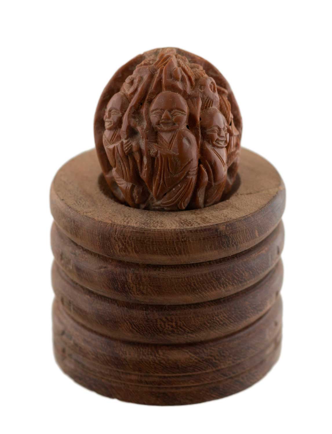 Coquille de Noix Hediao Sculptée – Bouddha et Moines Luohan