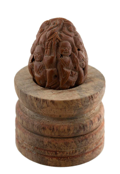 Coquille de Noix Hediao Sculptée – Bouddha et Moines Luohan