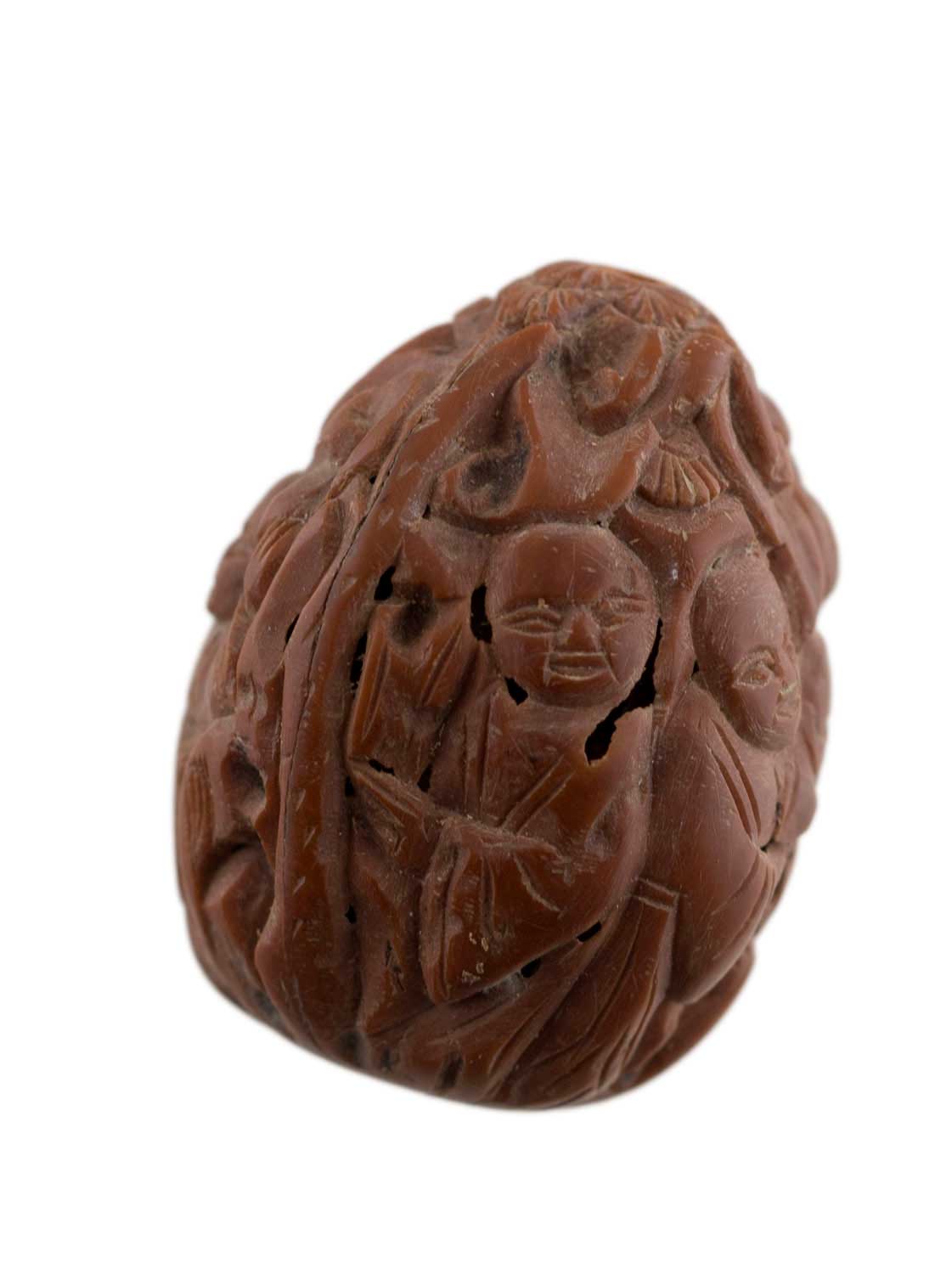 Coquille de Noix Hediao Sculptée – Bouddha et Moines Luohan