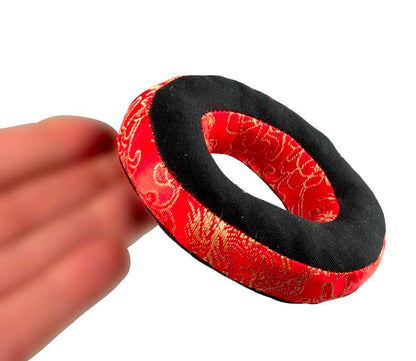 Coussin pour Bol Tibétain Chantant en Brocart Rouge Ø9cm – Artisanat du Népal