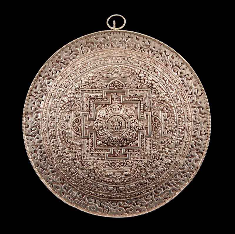Mandala Bouddhiste Tibétain En Cuivre Argenté 23,5 cm – Symboles Ashtamangala Du Népal