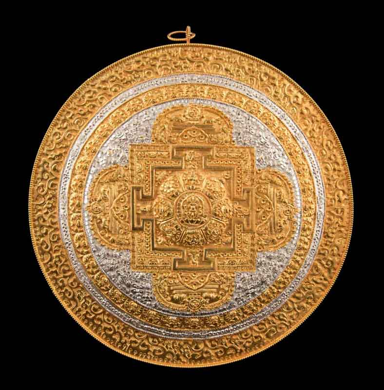 Mandala Bouddhiste Tibétain En Cuivre Doré Et Argenté 23,5 cm – Symboles Ashtamangala Du Népal