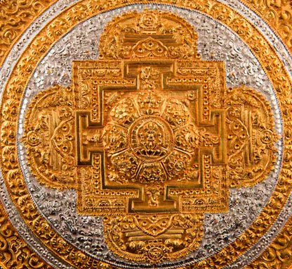 Mandala Bouddhiste Tibétain En Cuivre Doré Et Argenté 23,5 cm – Symboles Ashtamangala Du Népal
