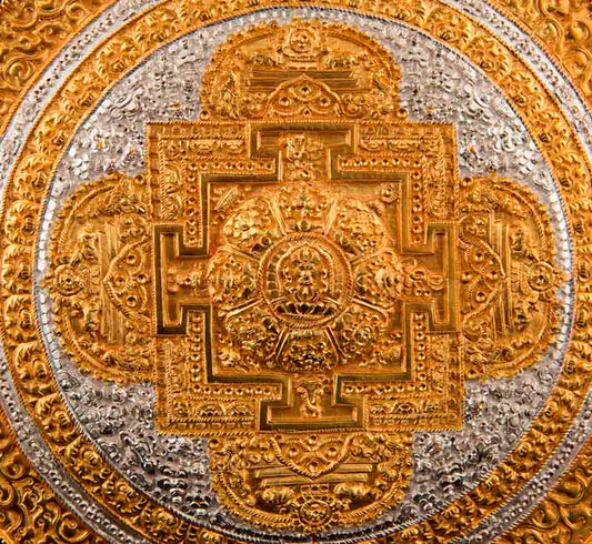 Mandala Bouddhiste Tibétain En Cuivre Doré Et Argenté 23,5 cm – Symboles Ashtamangala Du Népal