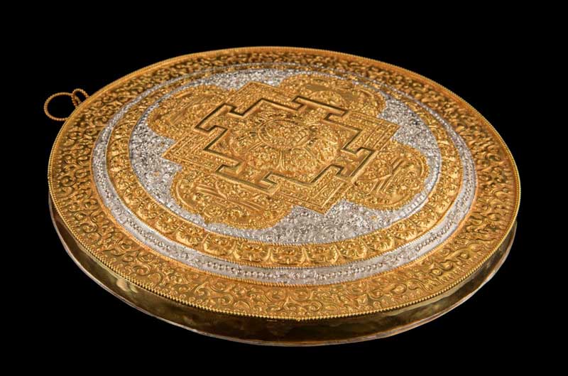 Mandala Bouddhiste Tibétain En Cuivre Doré Et Argenté 23,5 cm – Symboles Ashtamangala Du Népal