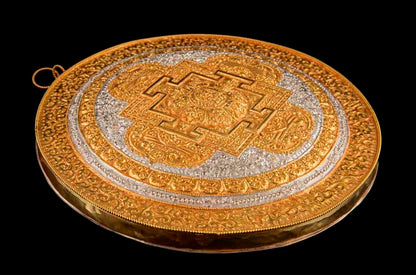Mandala Bouddhiste Tibétain En Cuivre Doré Et Argenté 23,5 cm – Symboles Ashtamangala Du Népal