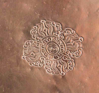 Mandala Bouddhiste Tibétain En Cuivre Doré Et Argenté 23,5 cm – Symboles Ashtamangala Du Népal