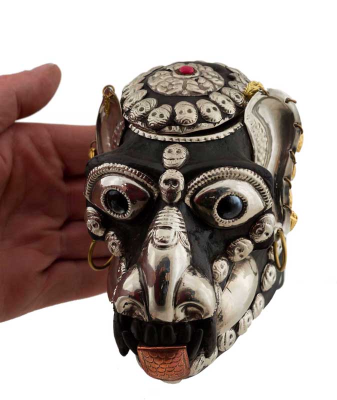 Crâne de Singe Kapala Bouddhiste en Résine et Métal – Objet Rituel Tibétain