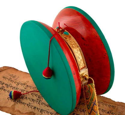 Grand Damaru Tibétain – Tambourin Rituel du Chöd en Bois de Ronce du Bhoutan avec Étui