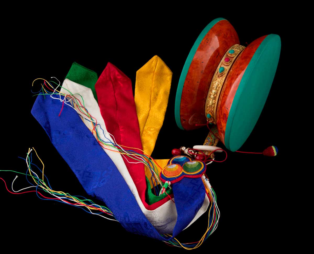Grand Damaru Tibétain – Tambourin Rituel du Chöd en Bois de Ronce du Bhoutan avec Étui