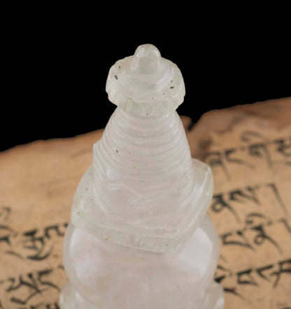 Stupa Chorten Tibétain en Cristal de Roche Quartz 10.2 cm – Reliquaire Bouddhiste du Népal