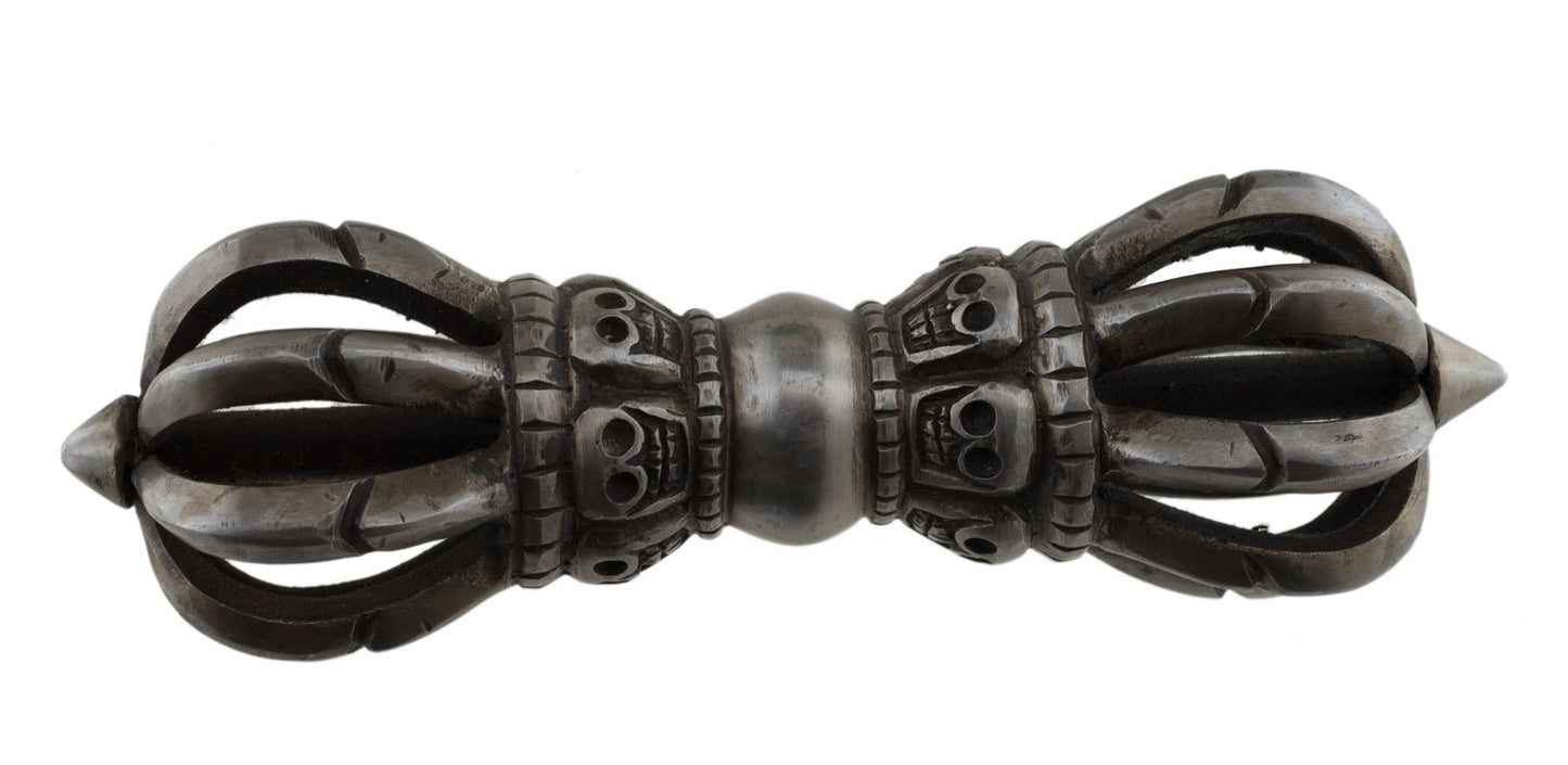 Ancien Dorje Vajra Tibétain À 9 Branches En Fer Avec Tête De Mort – Objet Rituel Bouddhiste Tantrique