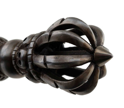 Ancien Dorje Vajra Tibétain À 9 Branches En Fer Avec Tête De Mort – Objet Rituel Bouddhiste Tantrique
