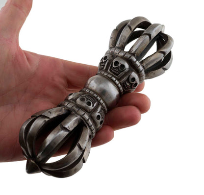 Ancien Dorje Vajra Tibétain À 9 Branches En Fer Avec Tête De Mort – Objet Rituel Bouddhiste Tantrique