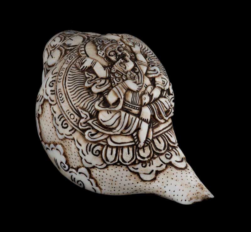 Conque Bouddhiste Tibétaine Mahakala Shakti Shanka – Coquillage Sculpté Artisanal du Népal