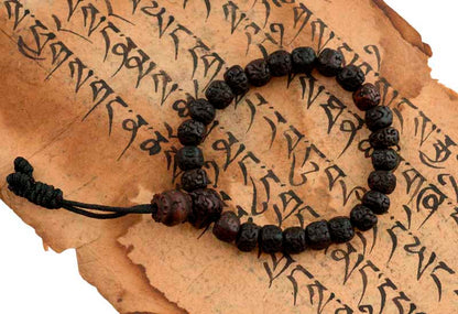 Bracelet Mala Tibétain En Graines De Rudraksha Foncées Polies – Ajustable Et Artisanal