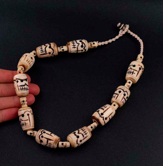 Collier Chamanique Têtes de Mort Népalais – Bijou Spirituel en Os de Bovin