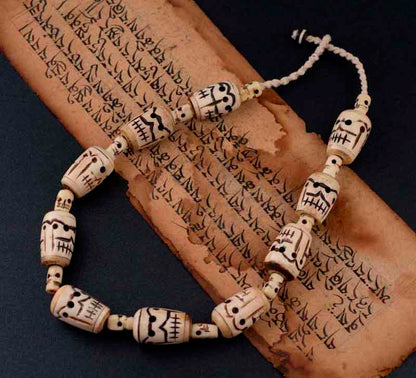 Collier Chamanique Têtes de Mort Népalais – Bijou Spirituel en Os de Bovin