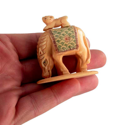 Figurine Cheval et Singe en Os Sculpté – Artisanat Chinois Fait Main