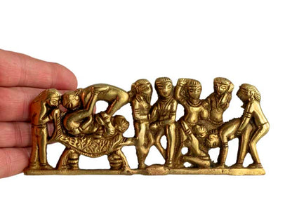 Bas-Relief Kamasutra En Laiton – Sculpture Érotique Artisanale Indienne