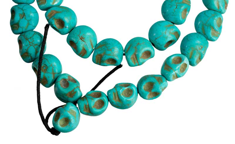 Collier Têtes de Mort en Howlite Bleu Turquoise – Mala Bouddhiste du Népal