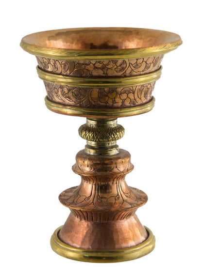 Lampe à beurre bouddhiste de monastère en cuivre ciselé – Dipa pour offrande de lumière