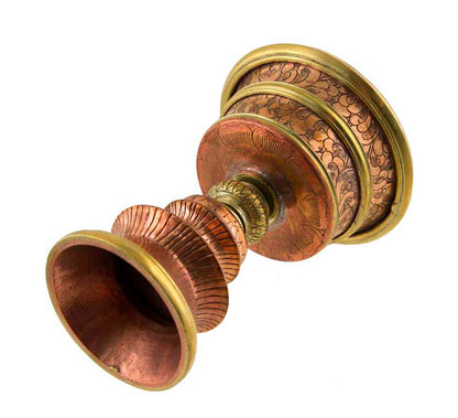 Lampe à beurre bouddhiste de monastère en cuivre ciselé – Dipa pour offrande de lumière