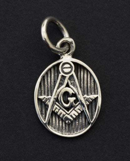Pendentif Compas et Équerre en Argent 925 – Symbole Maçonnique Ovale