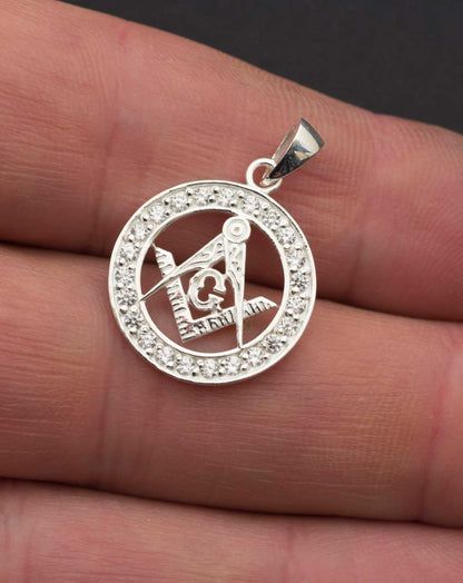 Pendentif Compas et Équerre G en Argent 925 – Symbole Maçonnique avec Oxydes de Zirconium