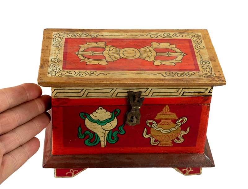 Boîte tibétaine en bois – Conque et Vase de Vie, symboles bouddhistes sacrés