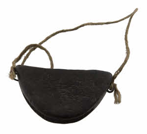 Ancienne Faucille Serpe Tibétaine en Fer et Bois – Outil Agricole de l’Himalaya