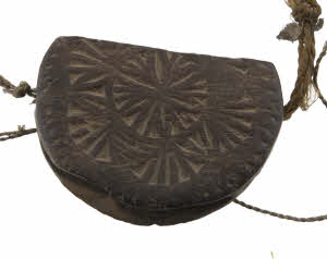 Ancienne Faucille Serpe Tibétaine Avec Étui en Bois – Outil Agricole de l’Himalaya
