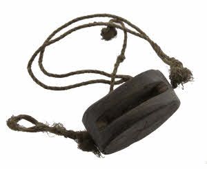Ancienne Faucille Serpe Tibétaine en Fer et Bois – Outil Agricole de l’Himalaya