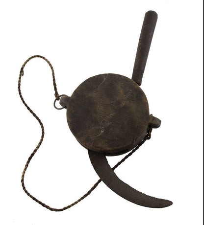 Ancienne Faucille Serpe Tibétaine Avec Étui en Bois – Outil Agricole de l’Himalaya