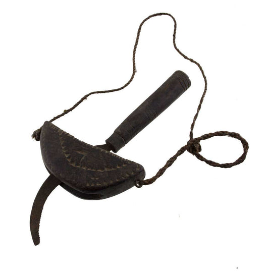 Faucille Serpe Népalaise Ancienne avec Étui en Bois – Outil Agricole de l’Himalaya