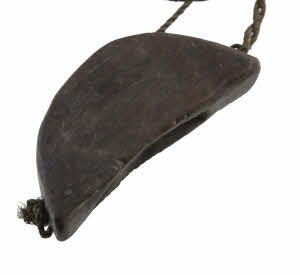 Faucille Serpe Népalaise Ancienne avec Étui en Bois – Outil Agricole de l’Himalaya