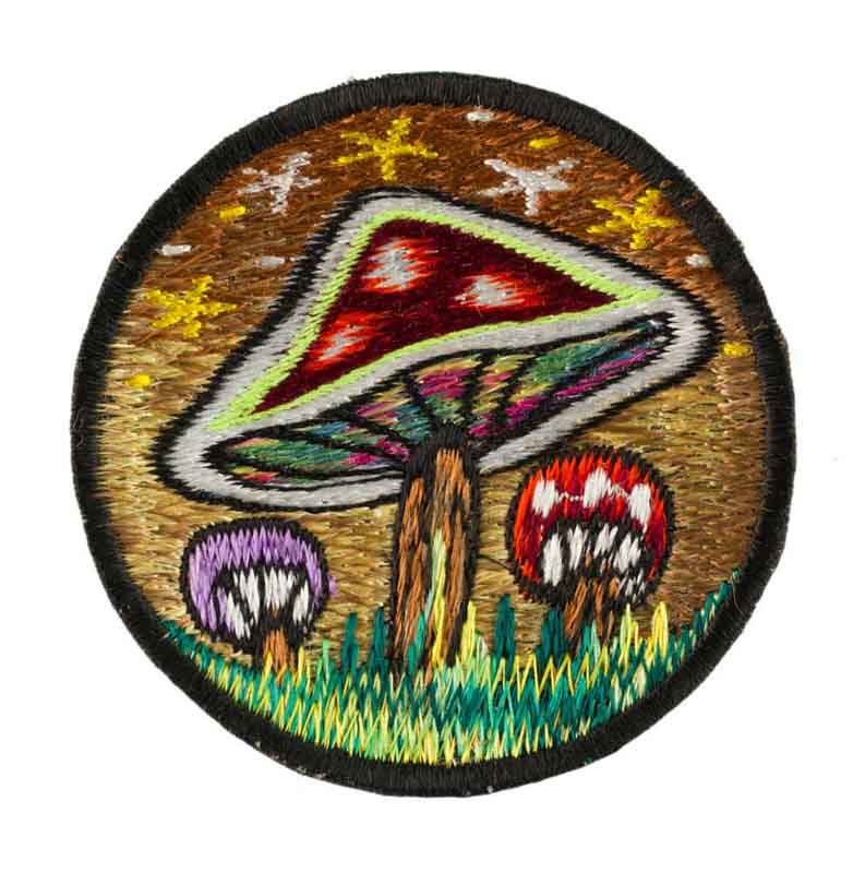 Écusson Brodé Champignon Psychédélique – Artisanat Népalais