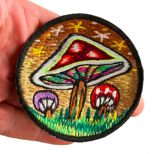 Écusson Brodé Champignon Psychédélique – Artisanat Népalais